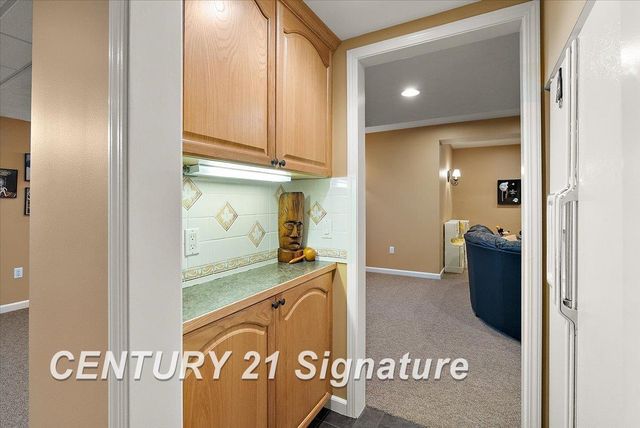 966 Hollow Corners Court, Rochester, MI 48307