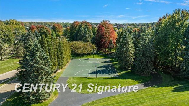 966 Hollow Corners Court, Rochester, MI 48307
