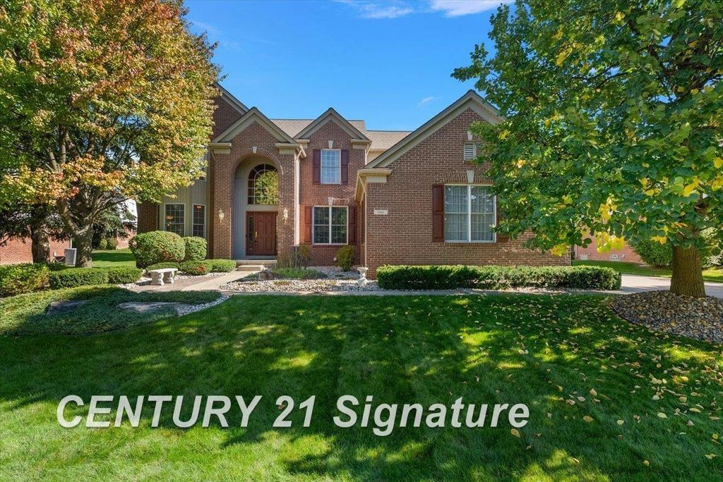 966 Hollow Corners Court, Rochester, MI 48307