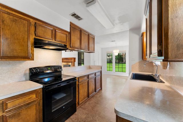 202 Sunset Boulevard, Conroe, TX 77303