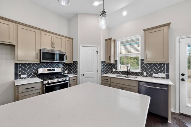 12605 Iron Bridge DR, Manchaca, TX 78652