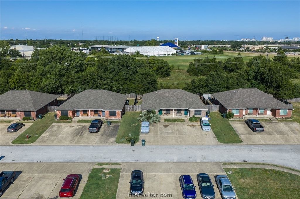 1725 Rock Hollow Loop, Bryan, TX 77807 — exterior