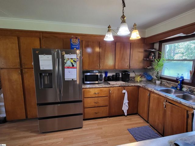 726 S Jonesville Highway, Jonesville, SC 29353