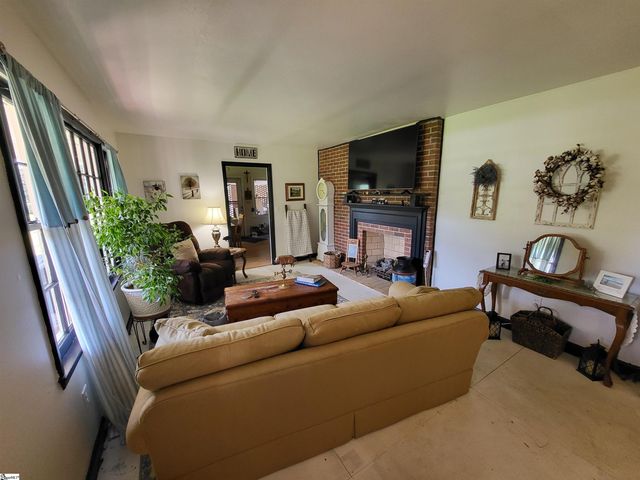 726 S Jonesville Highway, Jonesville, SC 29353