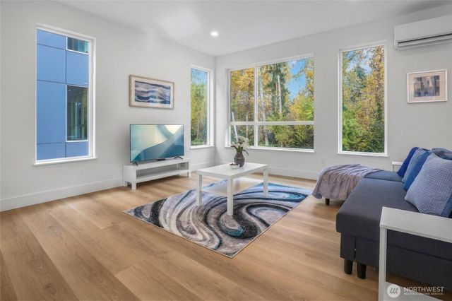 10628 E Riverside Dr, Bothell, WA 98011