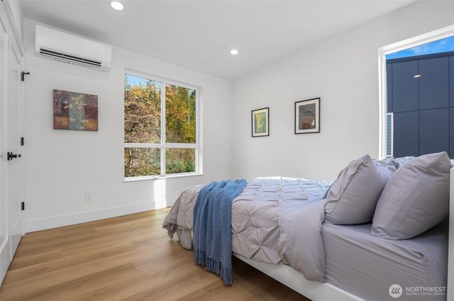 10628 E Riverside Dr, Bothell, WA 98011