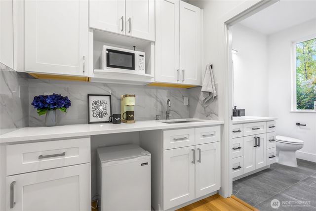 10628 E Riverside Dr, Bothell, WA 98011