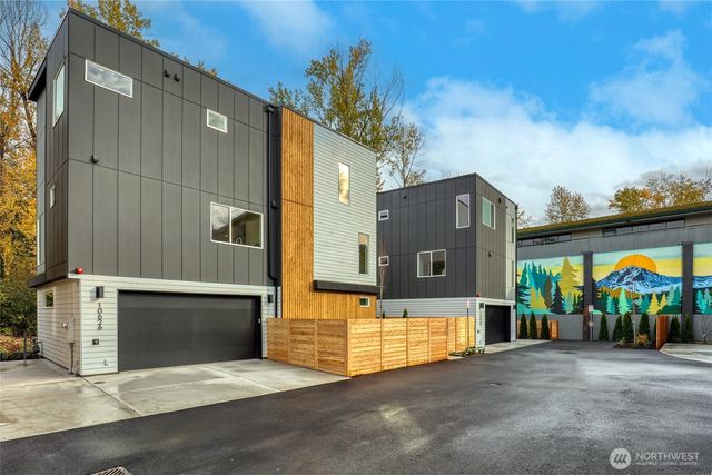 10628 E Riverside Dr, Bothell, WA 98011