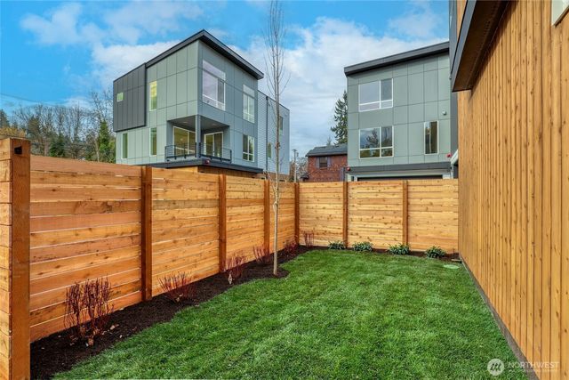 10628 E Riverside Dr, Bothell, WA 98011