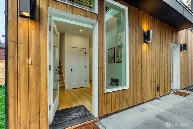 10628 E Riverside Dr, Bothell, WA 98011