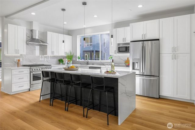 10628 E Riverside Dr, Bothell, WA 98011