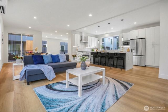 10628 E Riverside Dr, Bothell, WA 98011