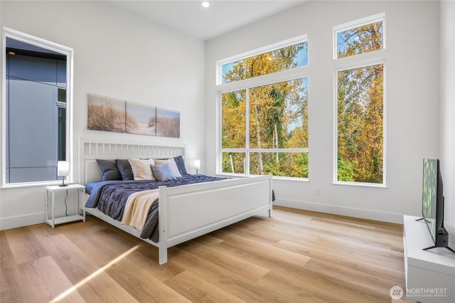 10628 E Riverside Dr, Bothell, WA 98011