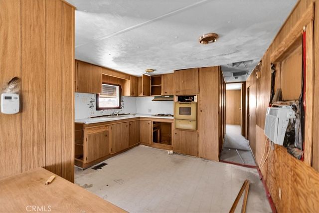 60650 Winters, Landers, CA 92285
