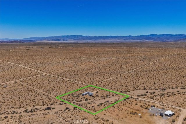 60650 Winters, Landers, CA 92285