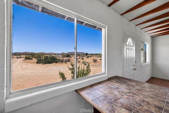60650 Winters, Landers, CA 92285