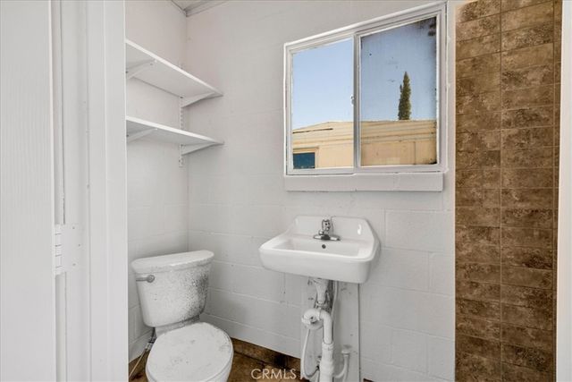 60650 Winters, Landers, CA 92285