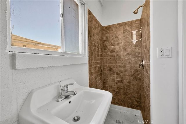 60650 Winters, Landers, CA 92285