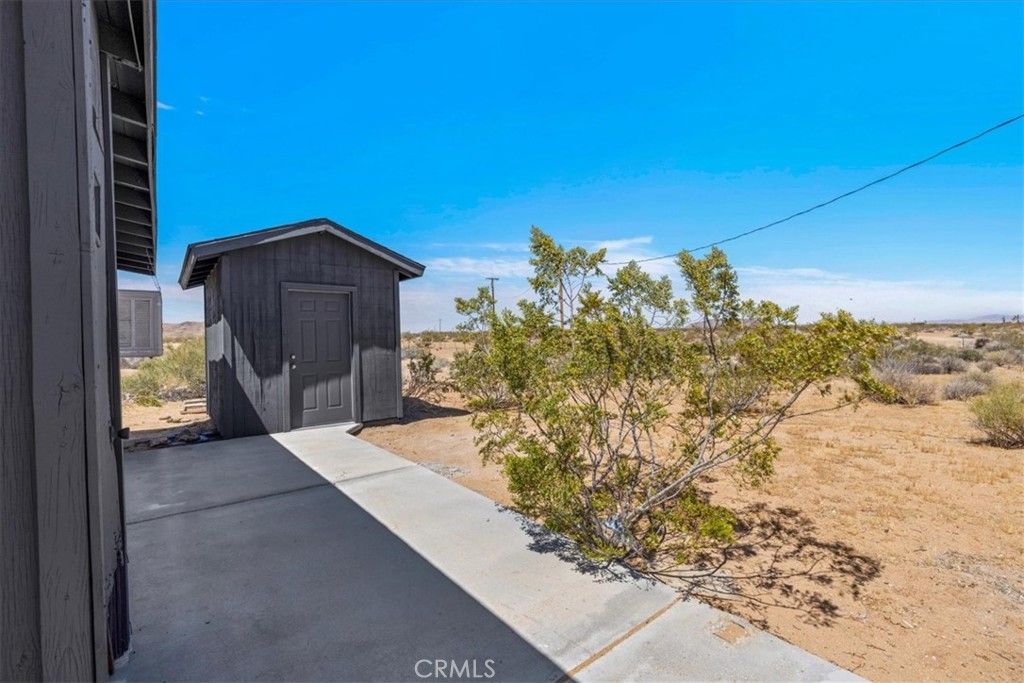 Image 10 of property listing at 60650 Winters, Landers, CA 92285