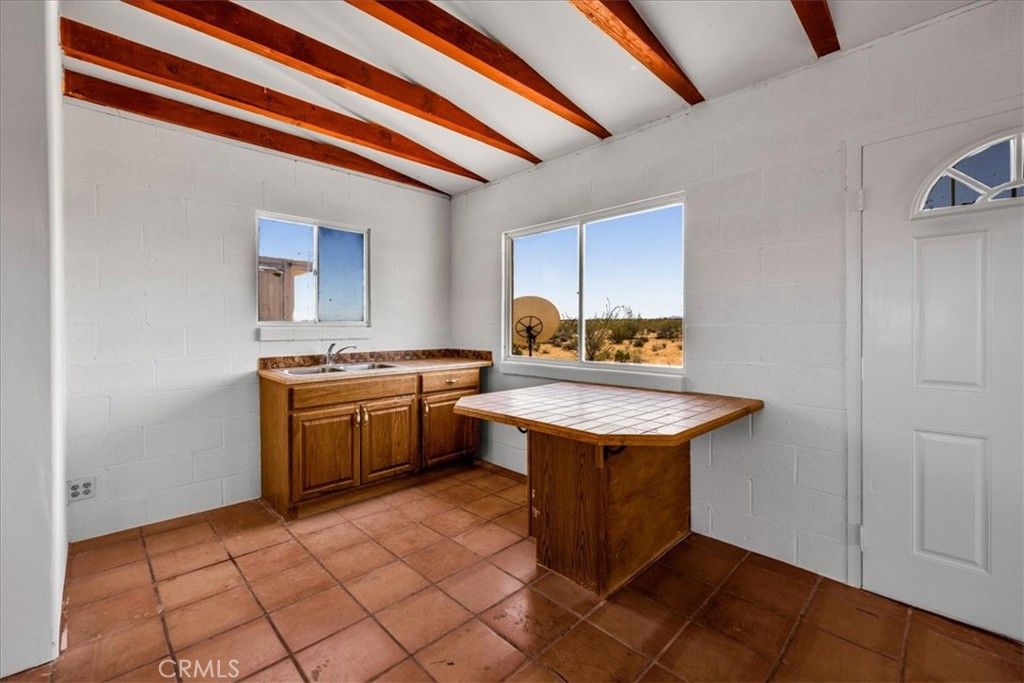 Image 4 of property listing at 60650 Winters, Landers, CA 92285