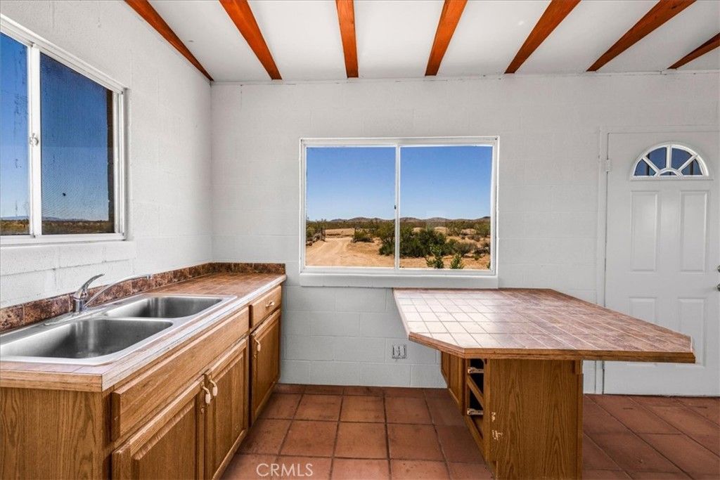 Image 5 of property listing at 60650 Winters, Landers, CA 92285