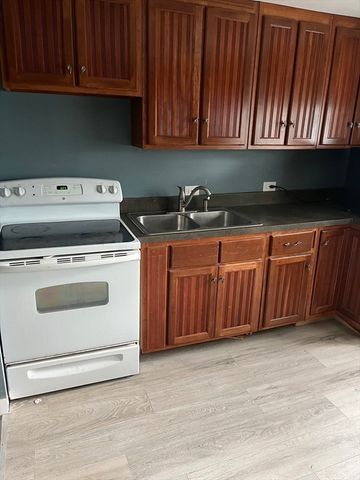 2 Valley St, Adams, MA 01220