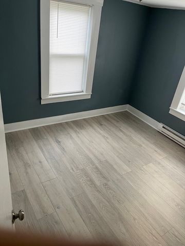 2 Valley St, Adams, MA 01220