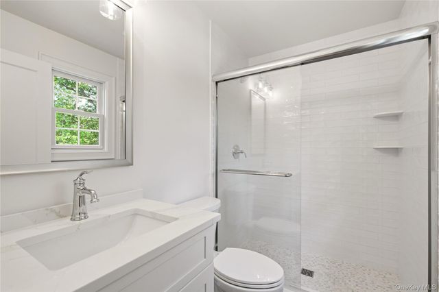 5 Glen Way, Cold Spring Harbor, NY 11724