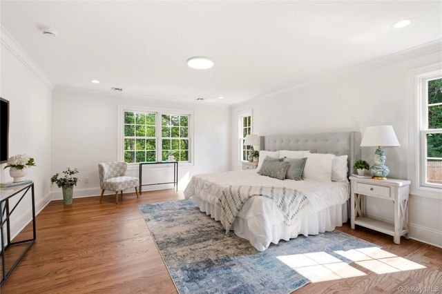 5 Glen Way, Cold Spring Harbor, NY 11724