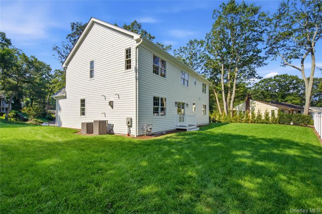 5 Glen Way, Cold Spring Harbor, NY 11724