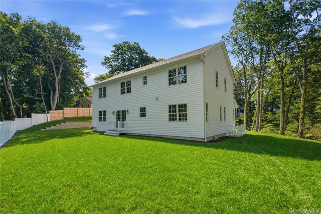 5 Glen Way, Cold Spring Harbor, NY 11724