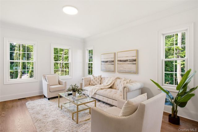 5 Glen Way, Cold Spring Harbor, NY 11724