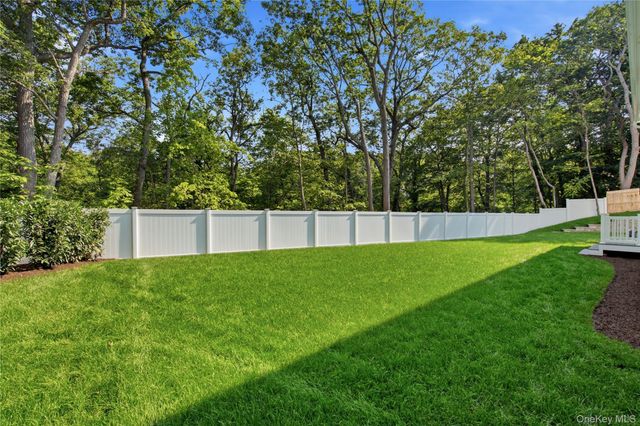 5 Glen Way, Cold Spring Harbor, NY 11724
