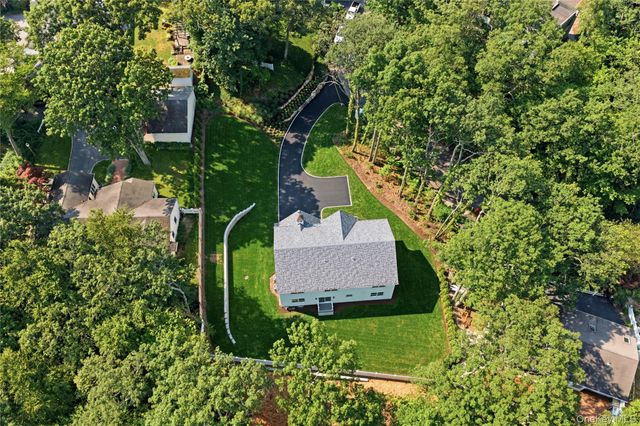 5 Glen Way, Cold Spring Harbor, NY 11724
