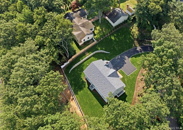 5 Glen Way, Cold Spring Harbor, NY 11724