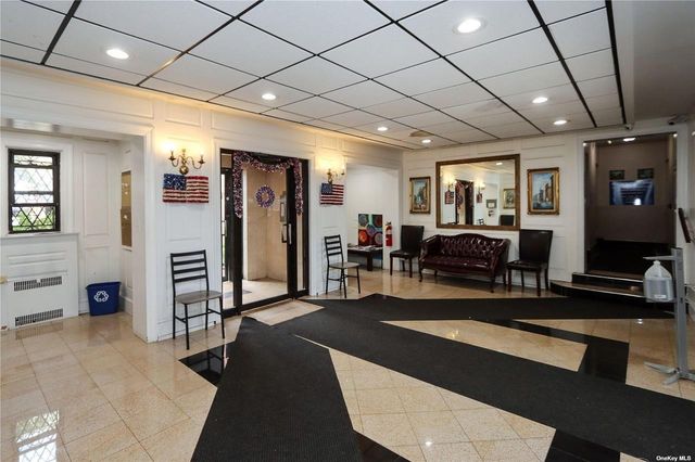 7 Bond Street PH 400, Great Neck, NY 11021
