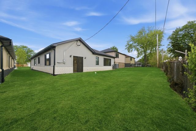 10718 S Worth Avenue, Worth, IL 60482