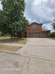 200 Burnett Drive, Lavon, TX 75166