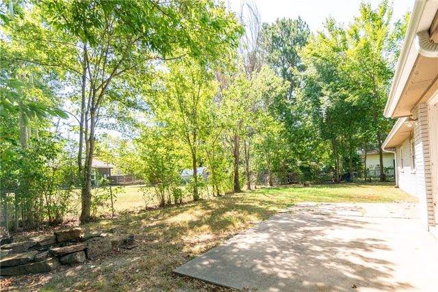 2332 S Clover Drive, Fayetteville, AR 72701