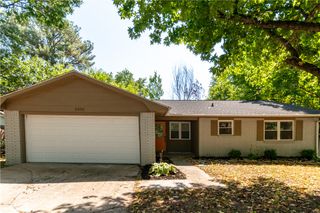 2332 S Clover Drive, Fayetteville, AR 72701