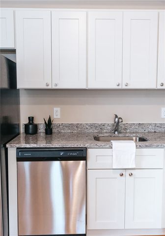 28 Dixon Street, Newport, RI 02840