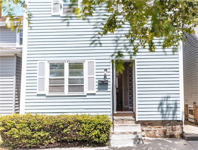 28 Dixon Street, Newport, RI 02840