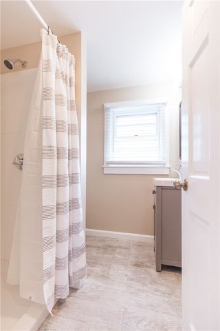 28 Dixon Street, Newport, RI 02840