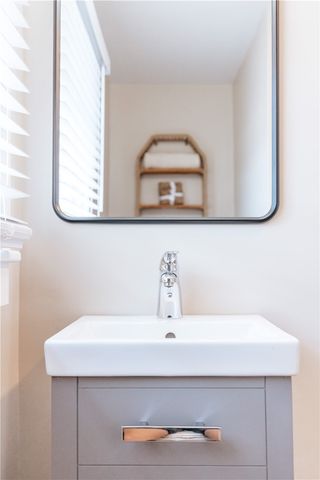 28 Dixon Street, Newport, RI 02840