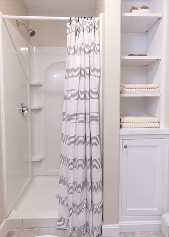 28 Dixon Street, Newport, RI 02840