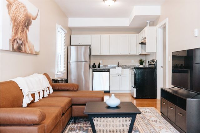 28 Dixon Street, Newport, RI 02840