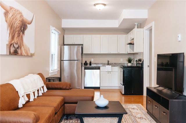 28 Dixon Street, Newport, RI 02840