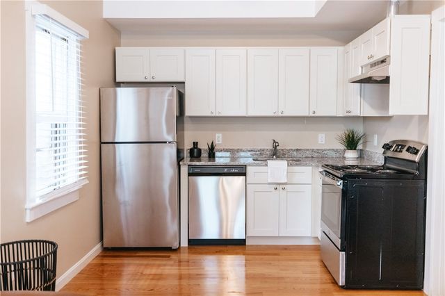 28 Dixon Street, Newport, RI 02840