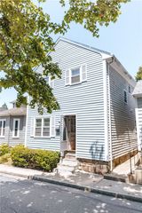 28 Dixon Street, Newport, RI 02840