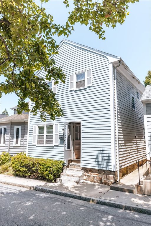 28 Dixon Street, Newport, RI 02840